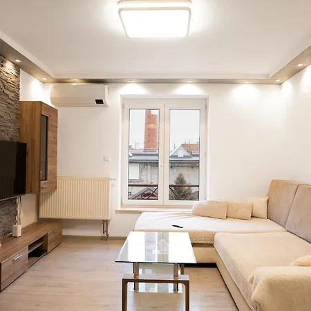 Apartament With Private Garden Liptowski Mikułasz